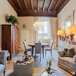 Apartment In With Piazza Views *