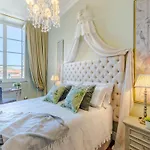 Apartment In With Piazza Views *