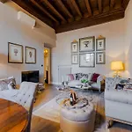 In With Piazza Views Apartment Lucca