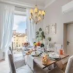 In With Piazza Views Apartment *