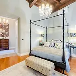 Apartment In With Piazza Views