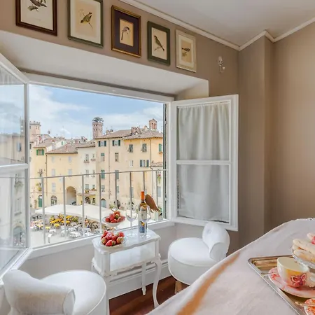 In With Piazza Views Appartement Lucca