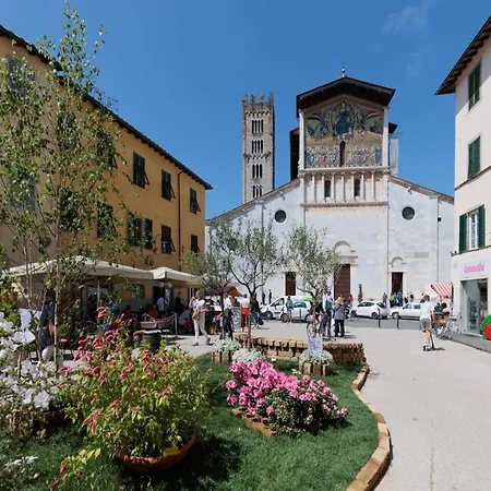 In With Piazza Views *