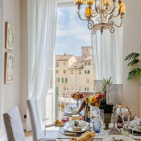In With Piazza Views Lucca