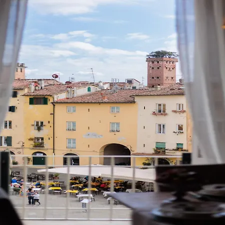 In With Piazza Views Appartement Lucca